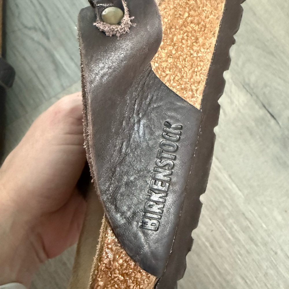 Birkenstock Gizeh Brown Leather Thong Sandals Brass/Gold Accents - Rare Find! - Picture 13 of 16